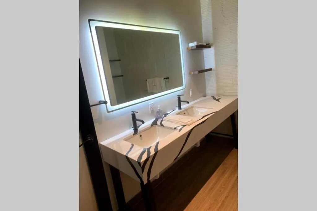 3E-*New* 3 Min To Hillman Cancer Center, Sleeps 6 Pittsburgh Apartment